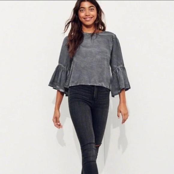 Hollister Open Back Bell Sleeve Stonewash Crop Top XS - Picture 2 of 12
